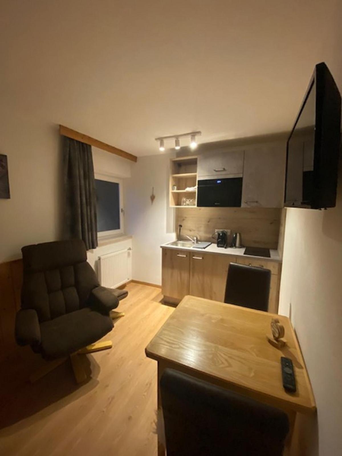 Alpenappartements Schwalbennestl มิทเทนวัลด์ ภายนอก รูปภาพ